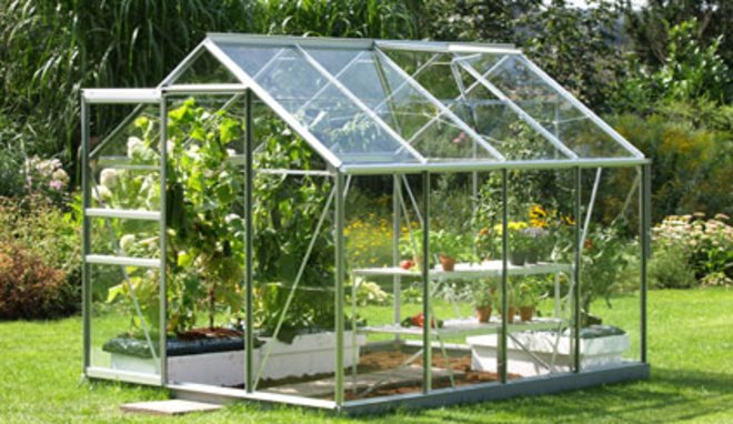 Serre de jardin usagée
