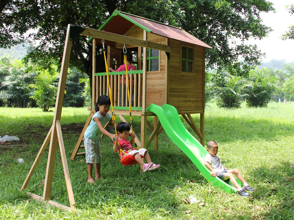 Balancoire bois cabane
