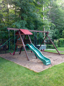 Balancoire en bois montreal
