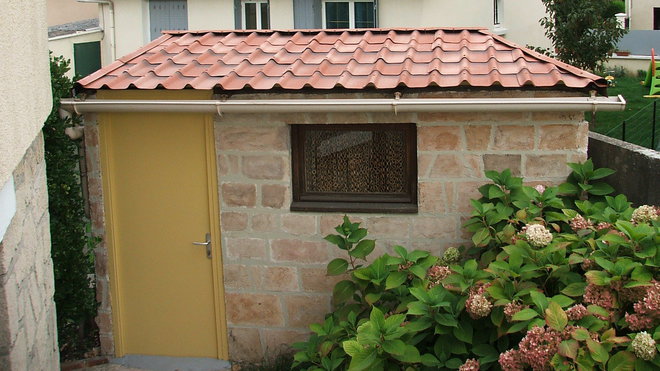 Avec quoi couvrir un abri de jardin
