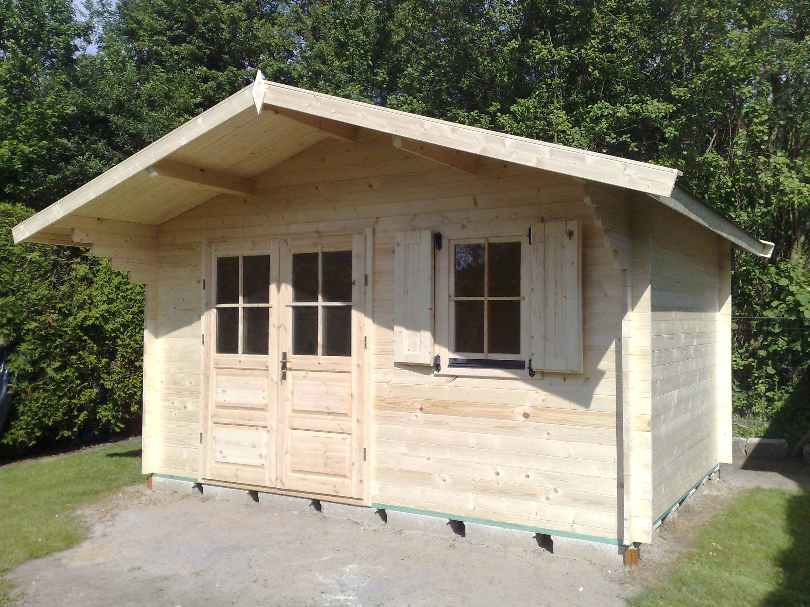 Abri et chalet de jardin en bois
