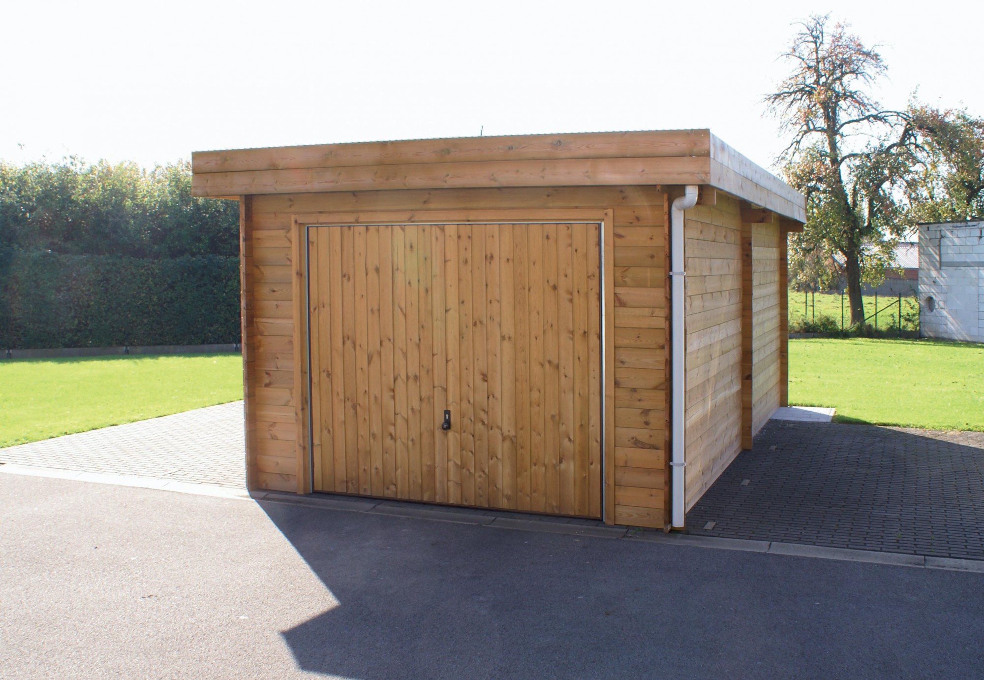 Abri de jardin garage en bois

