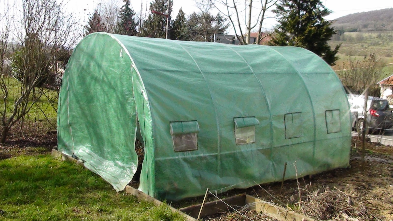 Montage serre de jardin
