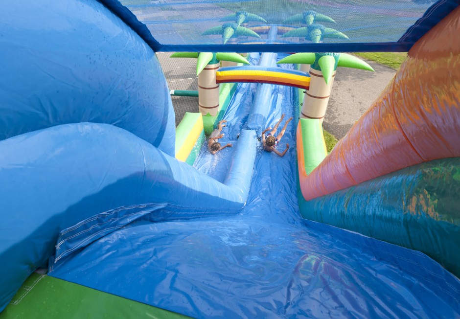 Toboggan aquatique gonflable
