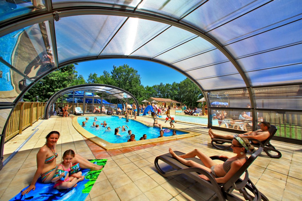 Piscine avec toboggan 89
