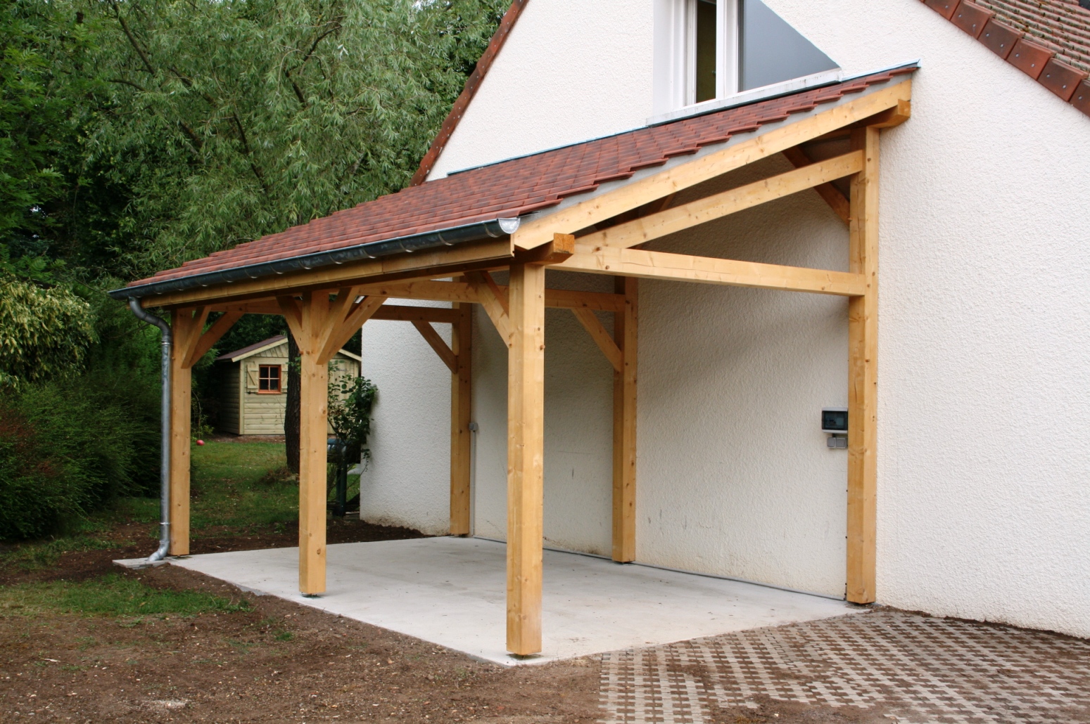 Abri de jardin voiture
