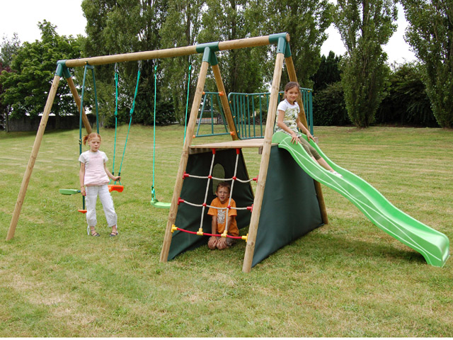 Balancoire en bois avec toboggan d'occasion
