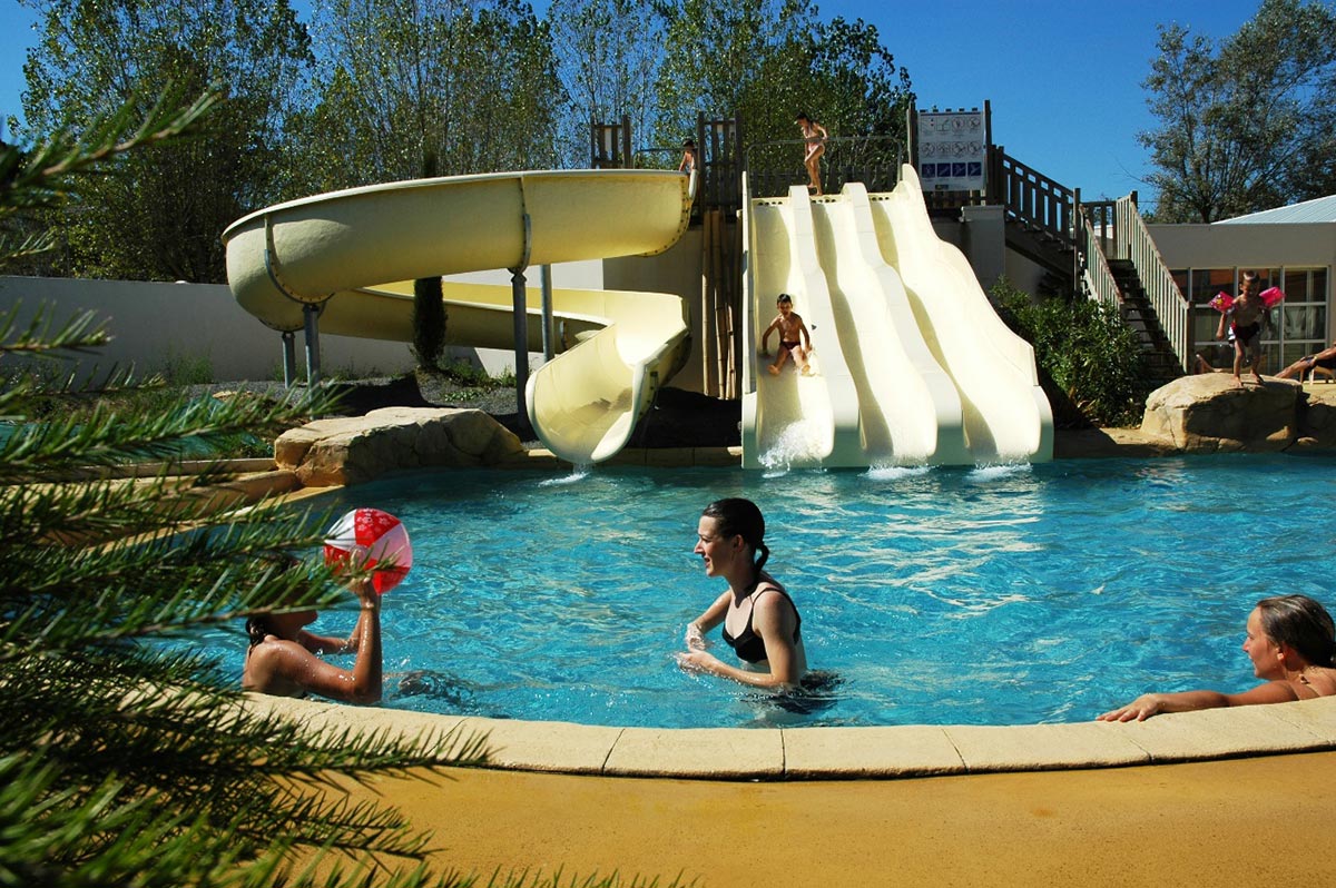 Le toboggan aquatique bac
