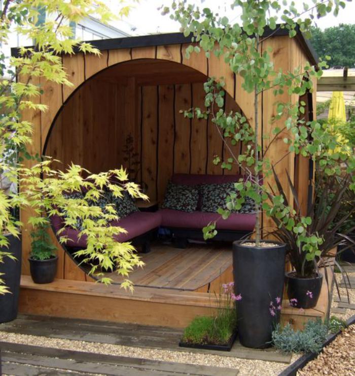 Cabane de jardin jolie
