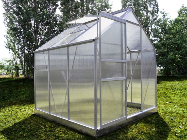 Serre de jardin forme chalet
