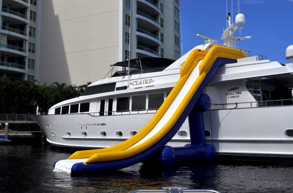 Toboggan yacht
