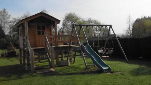 Balancoire bois plus toboggan
