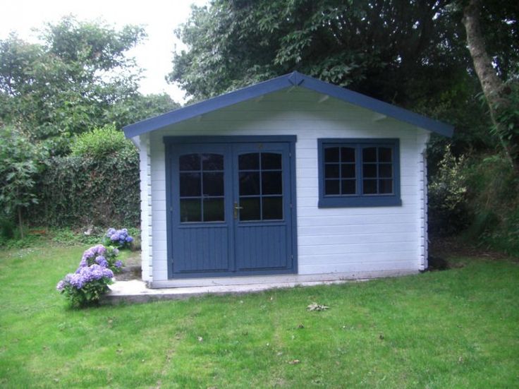 Cabane de jardin bleu

