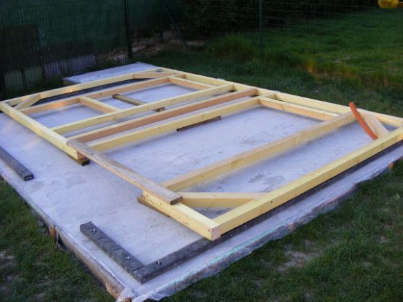 Comment fixer un abri de jardin sur une dalle beton
