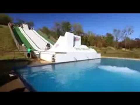 Toboggan geant piscine
