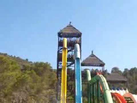 Toboggan jaune port aventura
