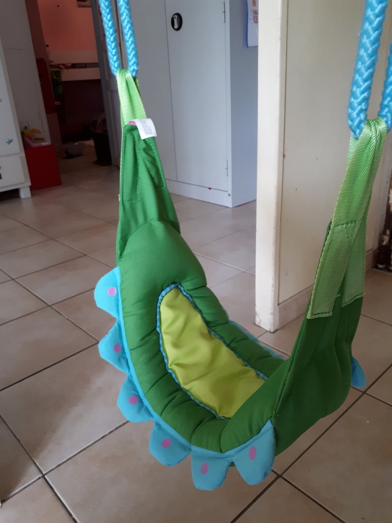 Balancoire interieur haba
