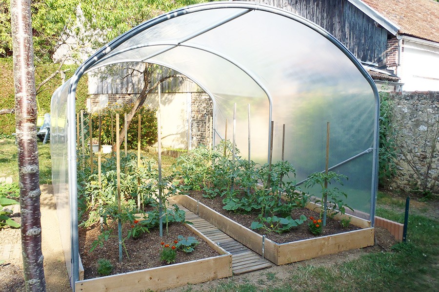Jardinage dans une serre
