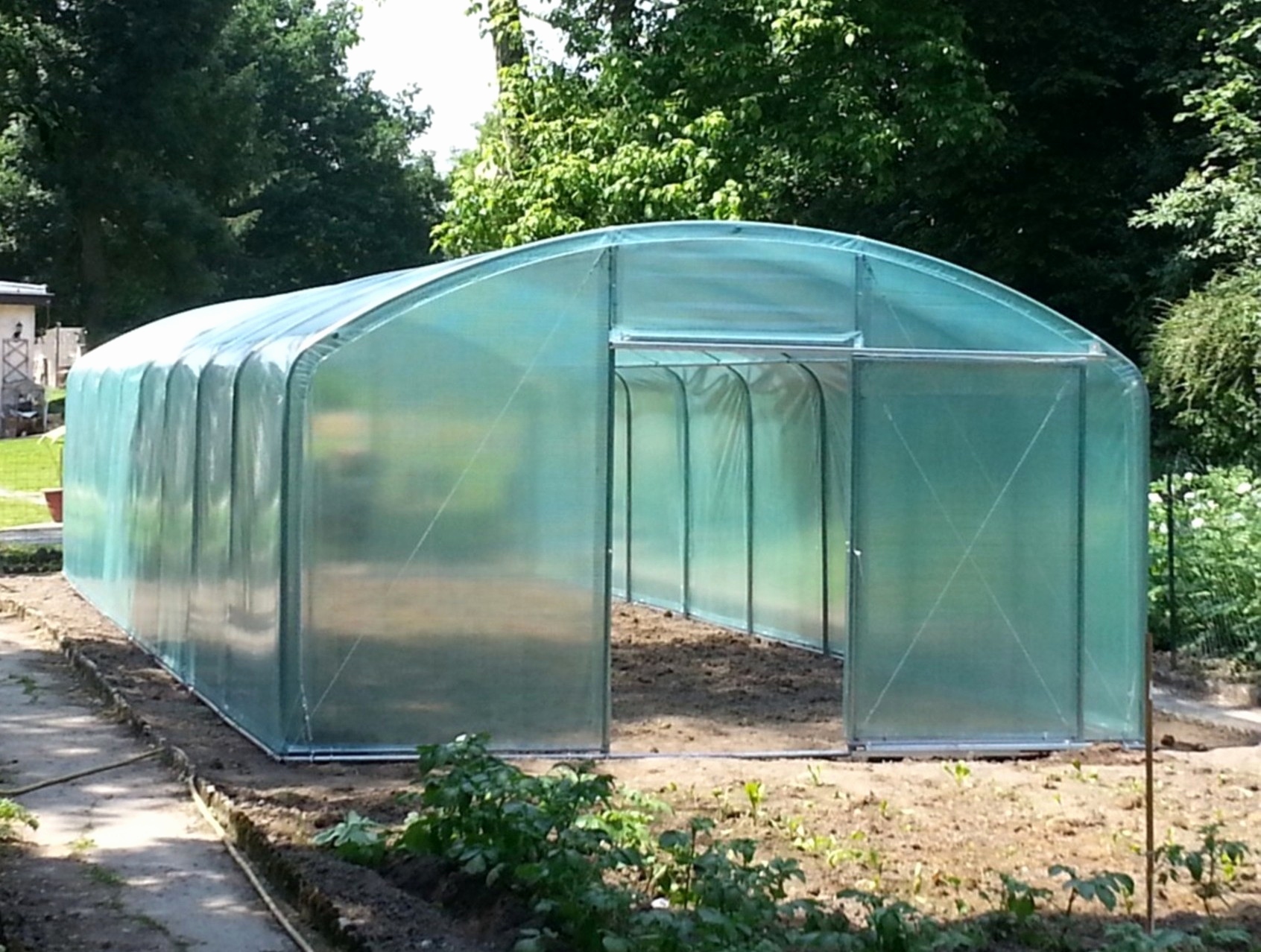 Serre rigide jardin
