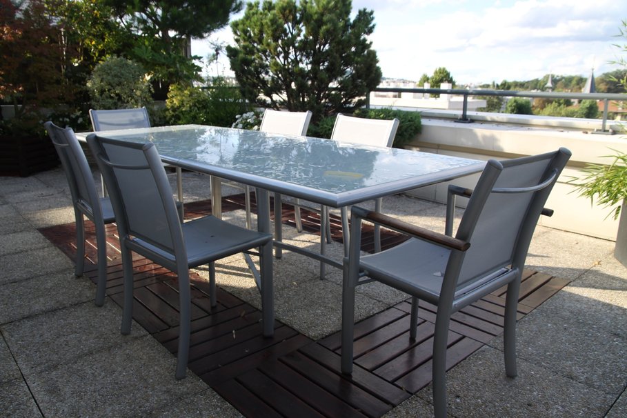 table pour veranda en verre