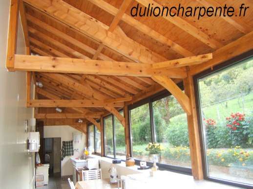 veranda avec charpente bois