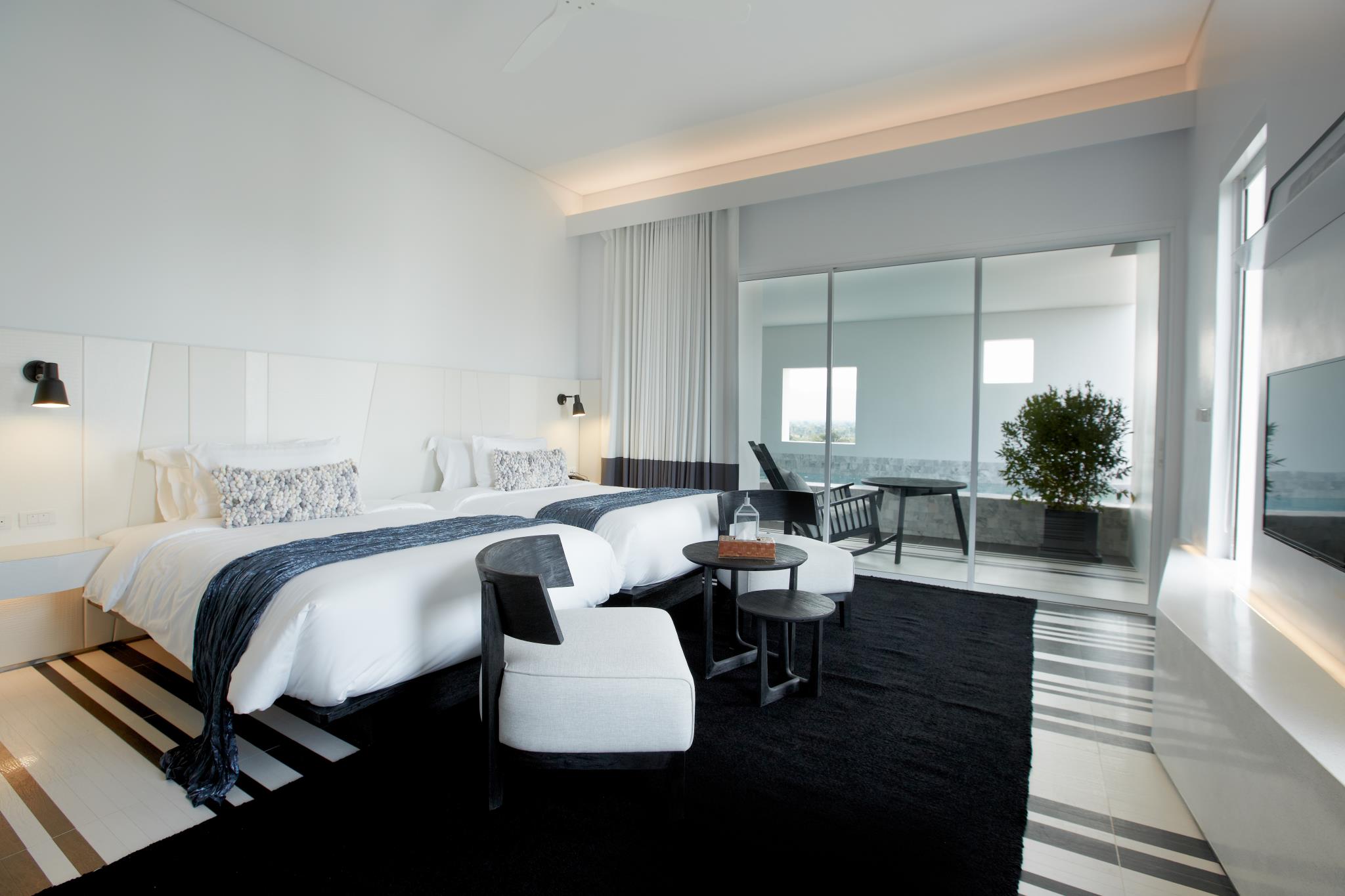 veranda poolside lounge
