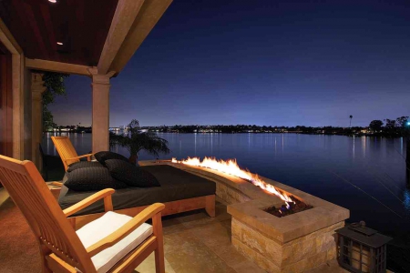 veranda lounge entertainment