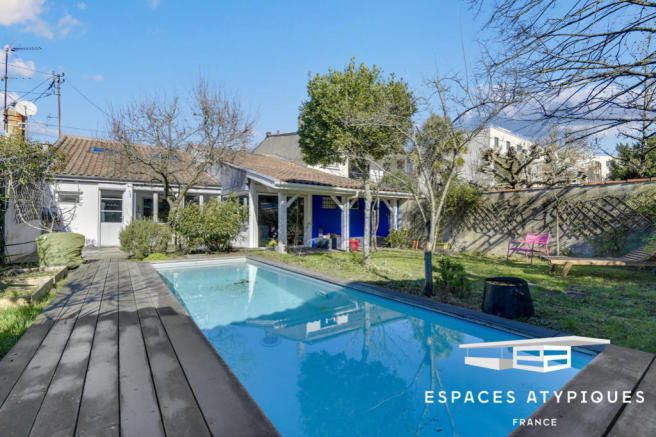 veranda area merignac