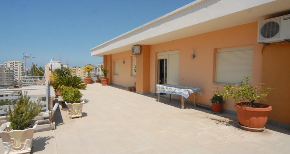 vlora center veranda