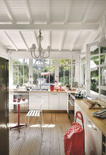cuisine dans veranda blanche