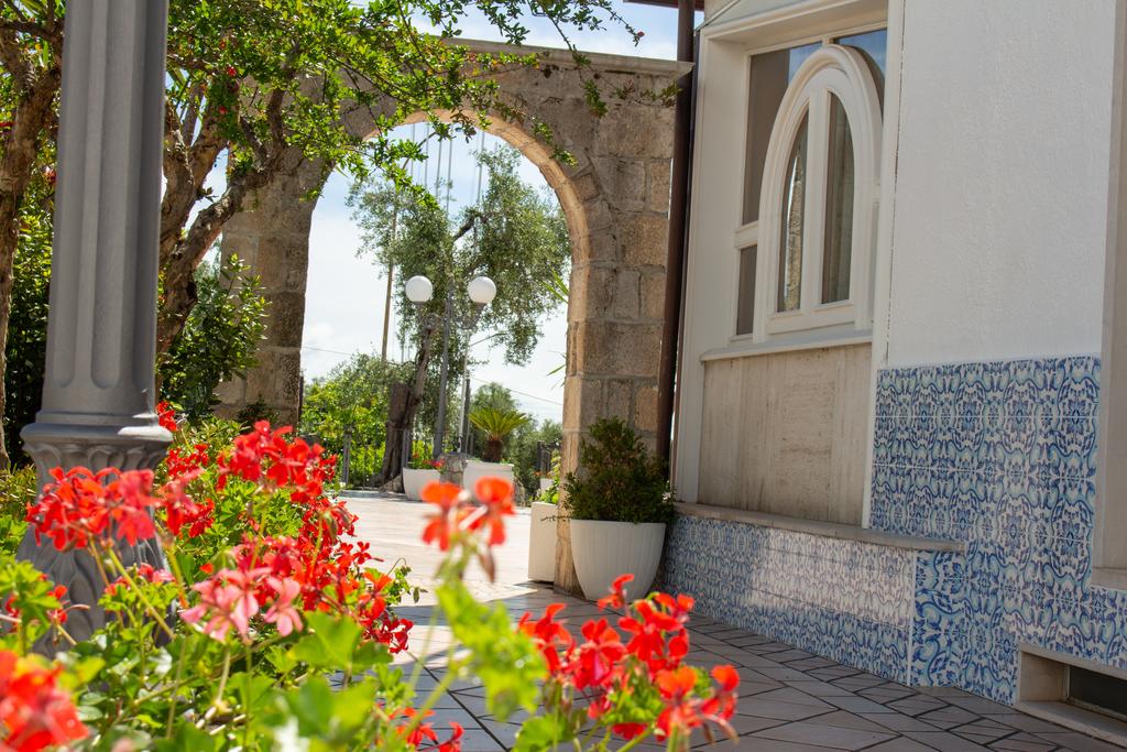 hotel veranda mattinata