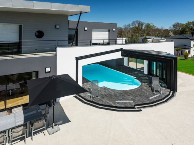veranda et piscine interieure