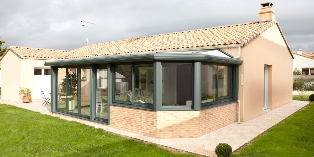 veranda avec muret en pierre