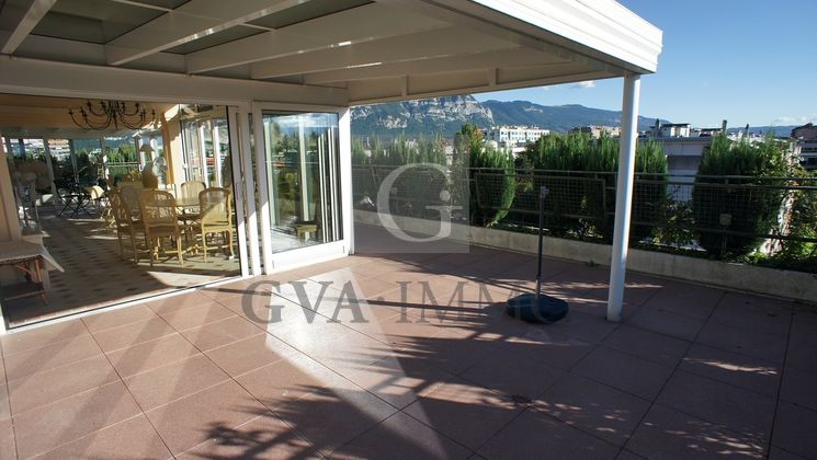 veranda sur terrasse d'immeuble