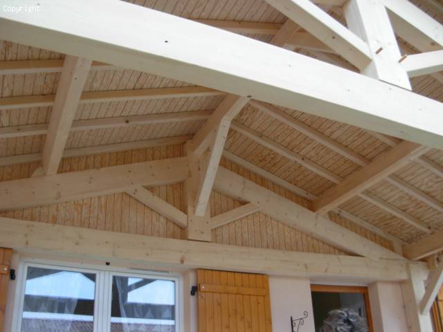veranda couverte en bois