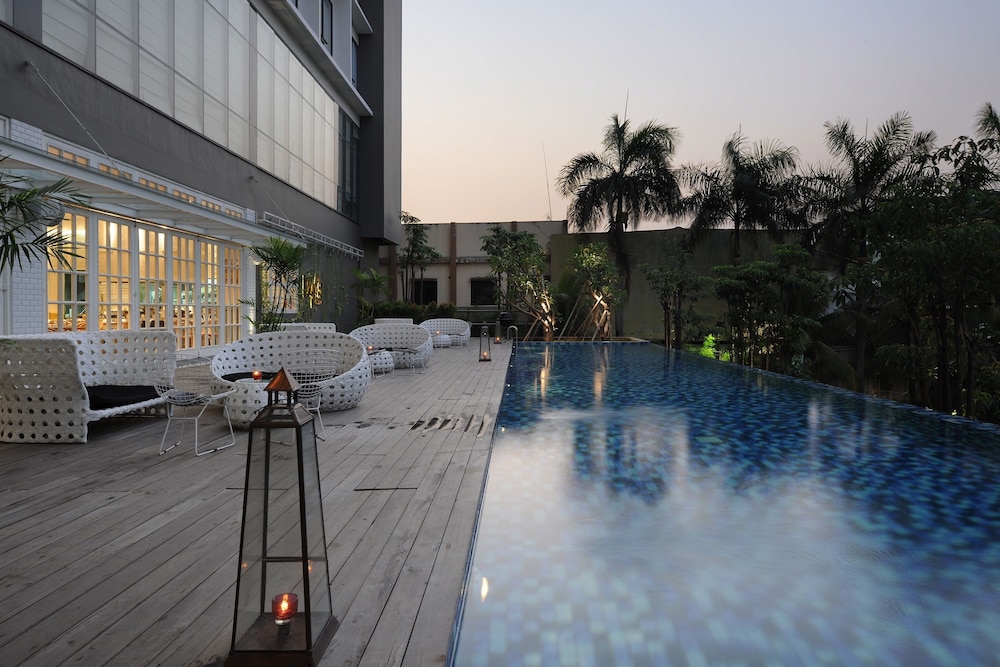 veranda hotel jakarta selatan