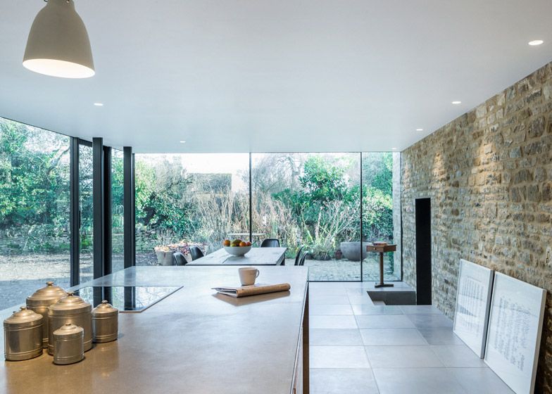 veranda avec muret en pierre