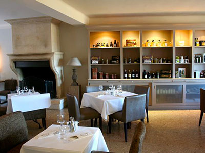 cafe veranda menerbes france
