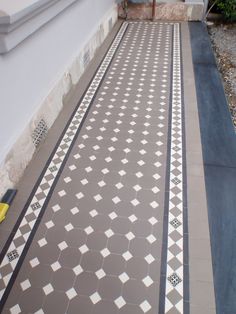 veranda centre tile