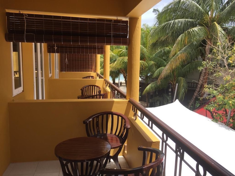 veranda grand baie expedia
