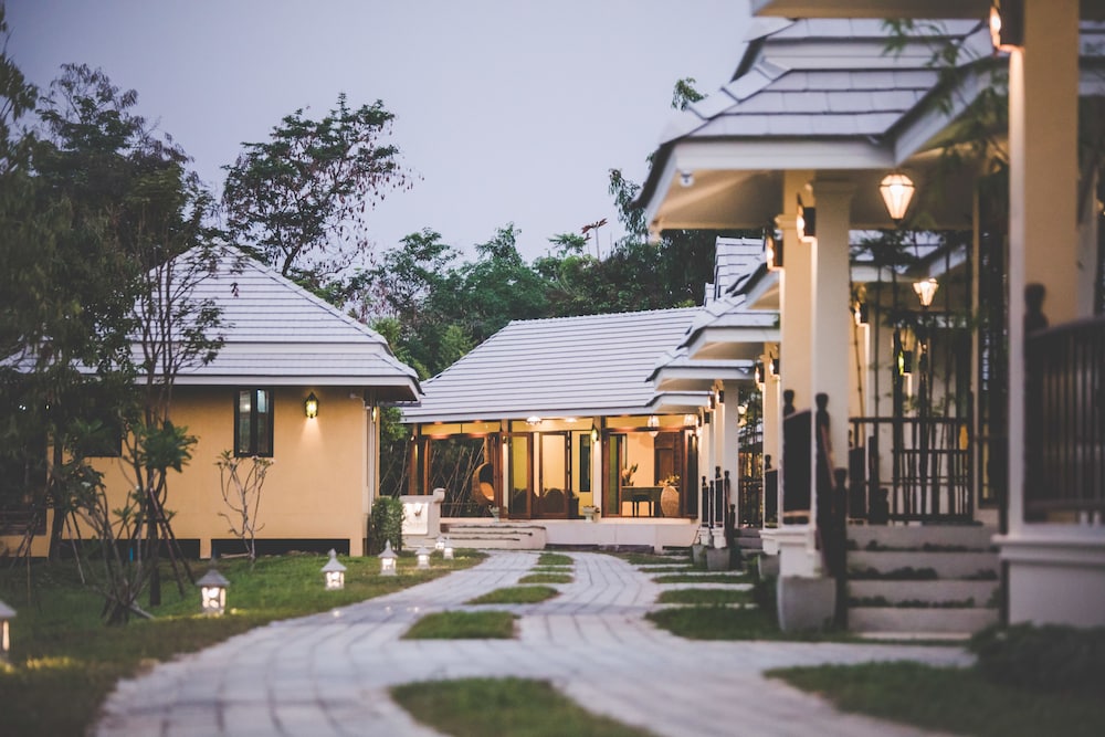 veranda high resort expedia