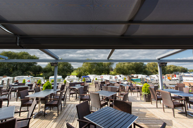 veranda retractable restaurant