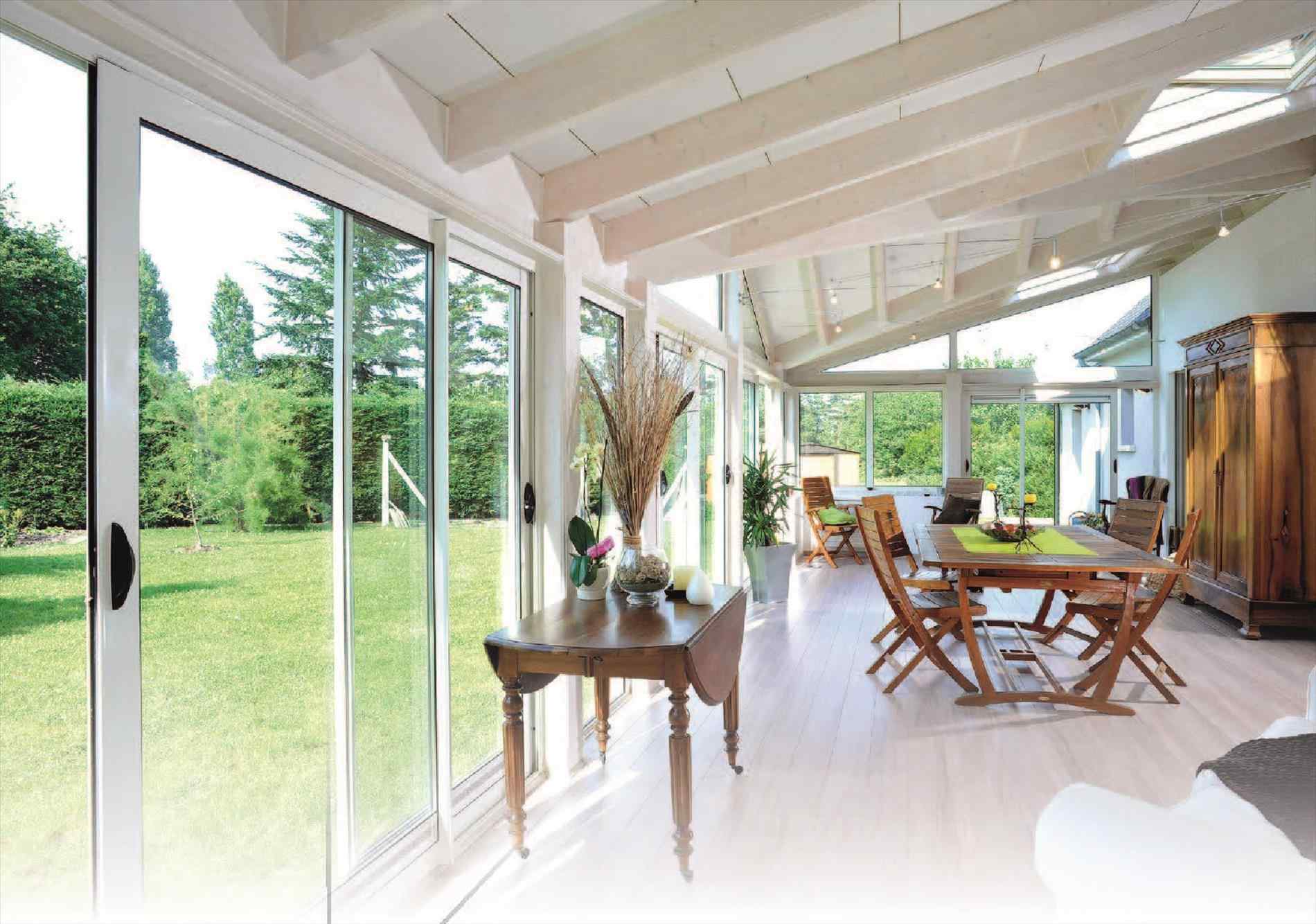 veranda en bois blanc