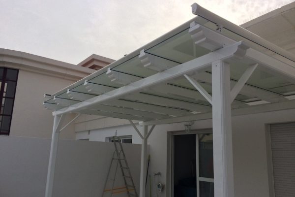 veranda acier bordeaux