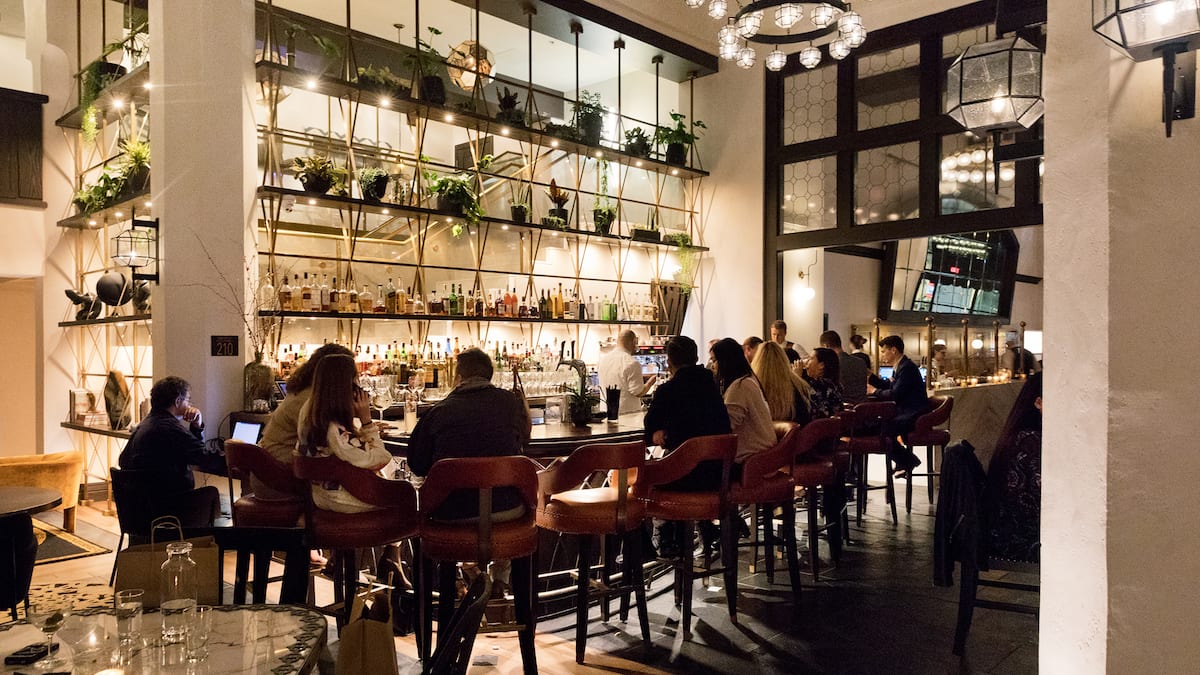 veranda bar hotel figueroa
