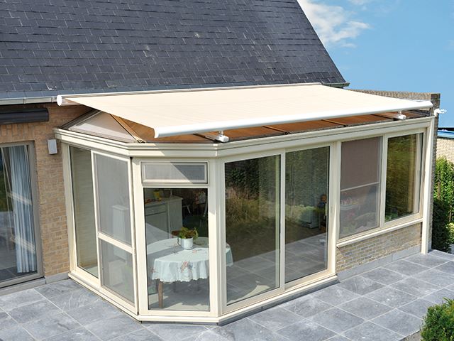 refus construction veranda