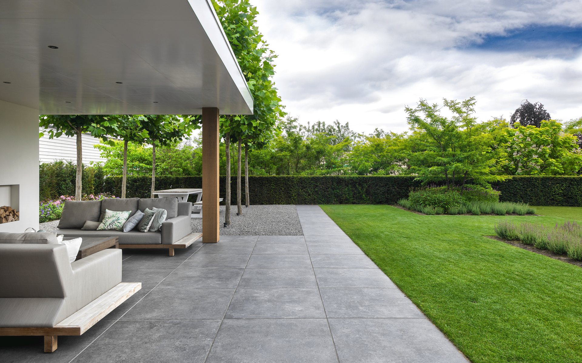 moderne veranda in de tuin