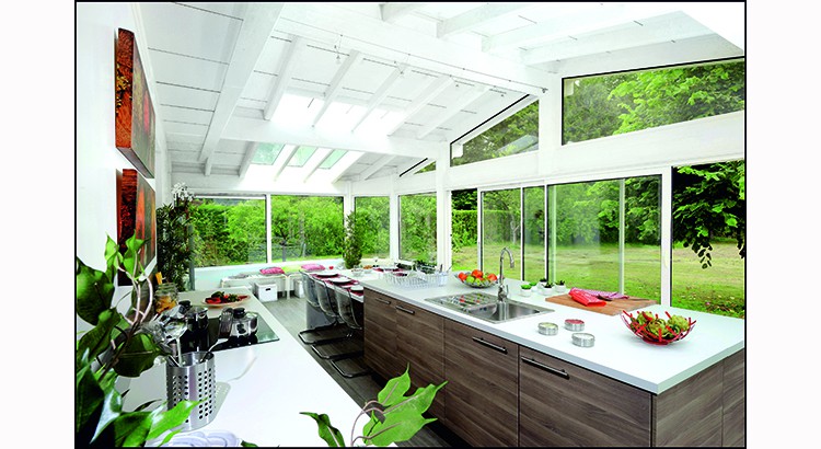 cuisine dans veranda blanche