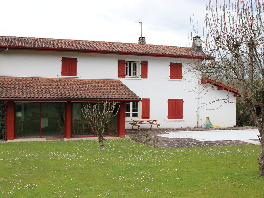 veranda maison basque