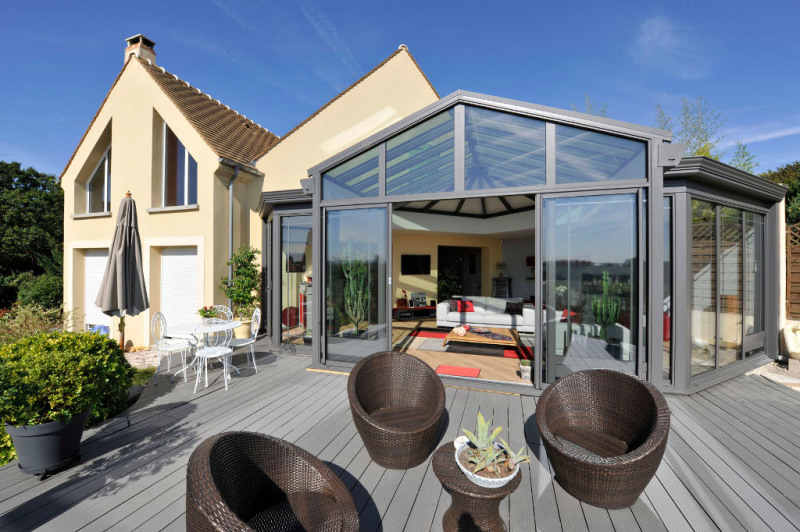 veranda sur maison en v